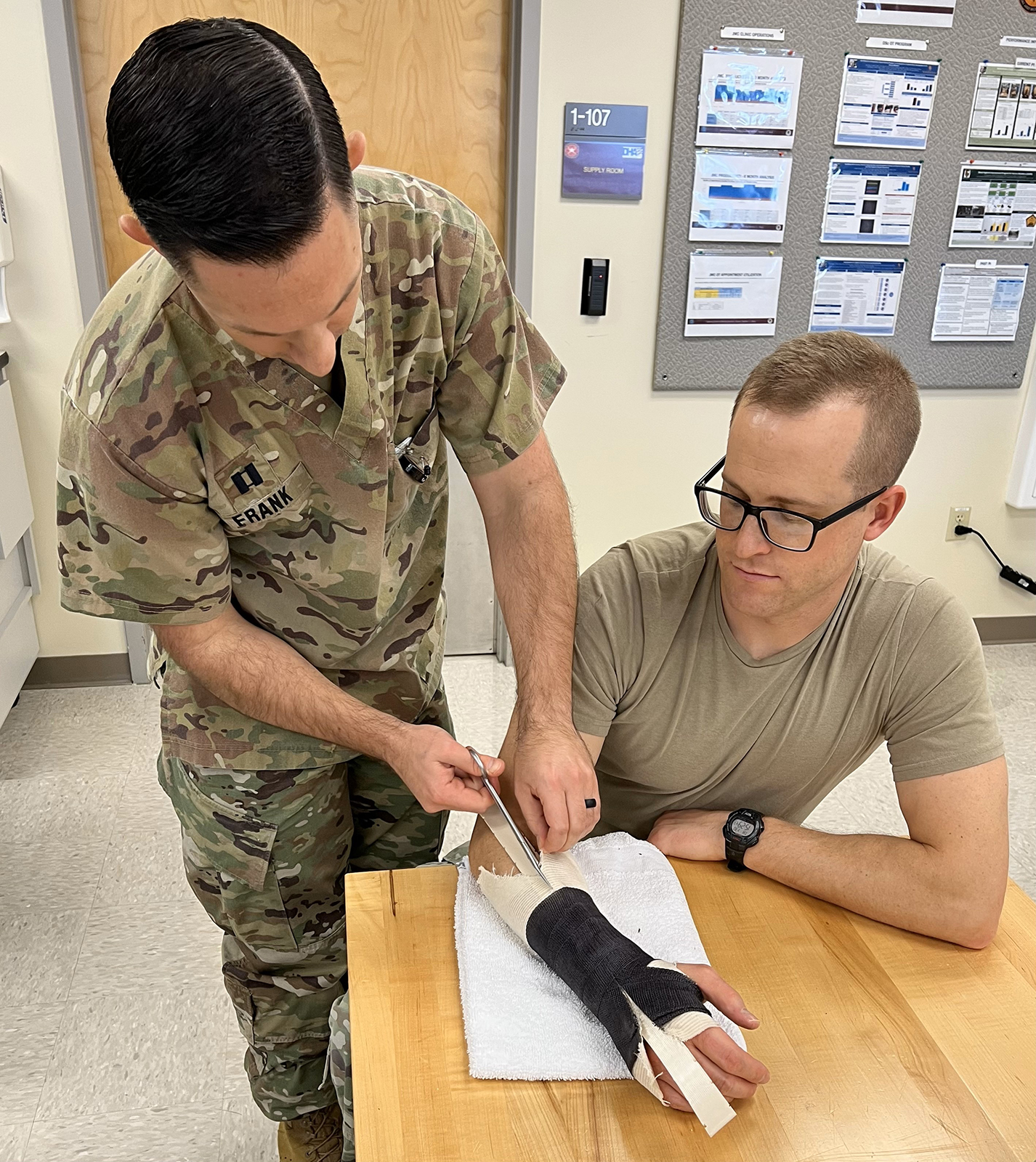 Army-Baylor OMPT Students Learning